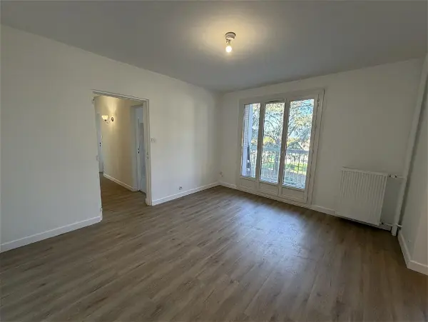 Appartement à louer - Domène, 3 pièces