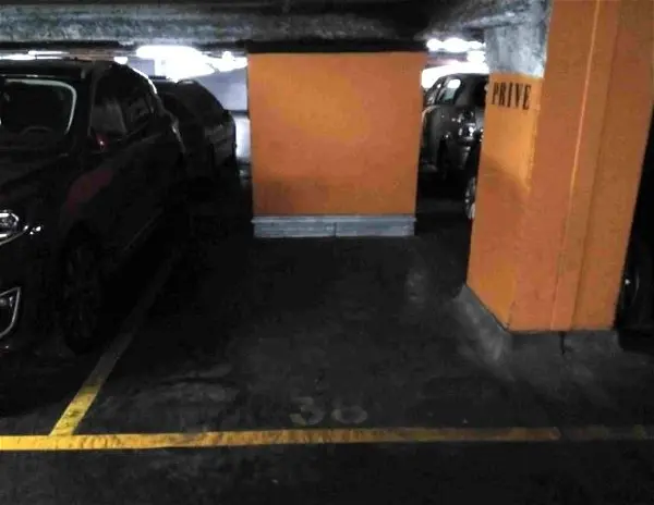 Stationnement à louer - Grenoble - 8.5 m²