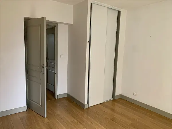 Location appartement 3 pièces - 73.85m² à Saintes (17100)