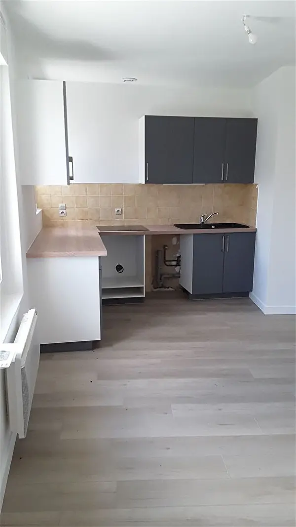 Appartement à louer - ST PIERRE MONTLIMART, 5 pièces