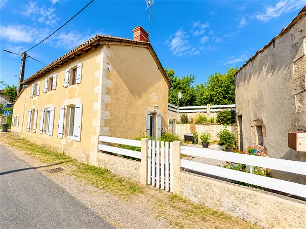 Maison à vendre - CIVAUX, 5 pièces