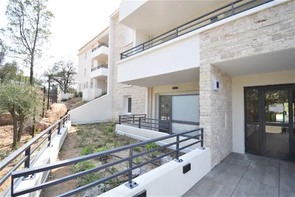 Location appartement 3 pièces - 67.82m² à Toulon (8300)