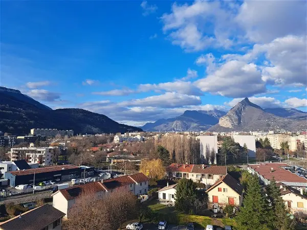 Appartement à louer - Seyssins, 4 pièces