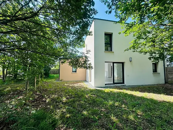 Maison à louer - ST SYLVAIN D ANJOU, 5 pièces