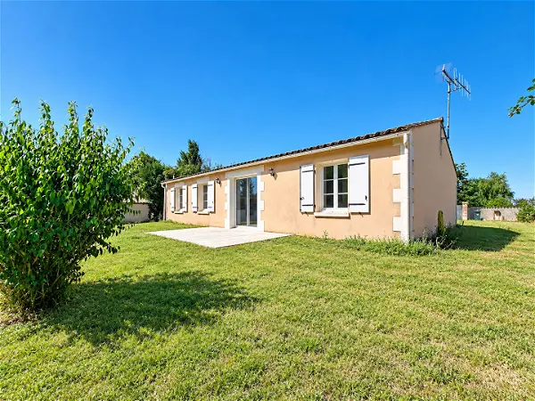 Achat maison 4 pièces - 94m² à Ecoyeux (17770)