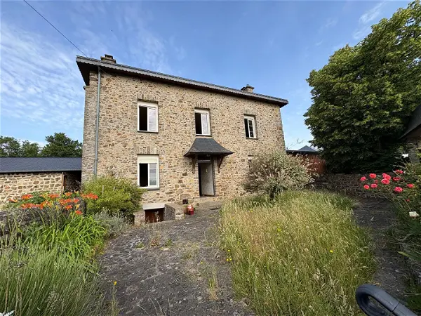Achat maison 5 pièces - 150m² à Le genest saint isle (53940)