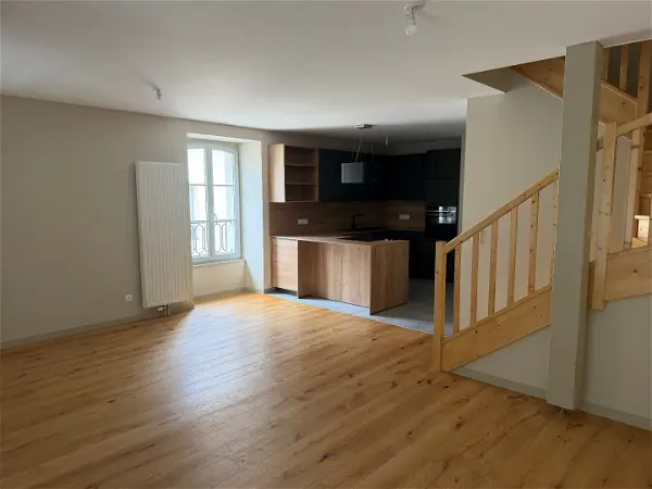 Appartement à louer - PONTARLIER, 4 pièces