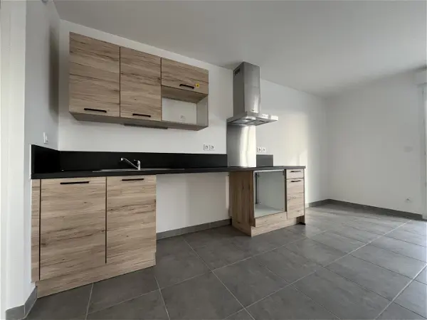 Appartement à louer - SAINT-JEAN-DE-BRAYE, 3 pièces