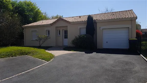 Maison à louer - LE PIN EN MAUGES, 5 pièces
