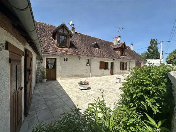 Maison à vendre - COUR CHEVERNY, 7 pièces