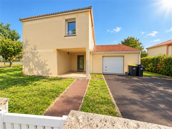 Maison à louer - MONTMORILLON, 4 pièces