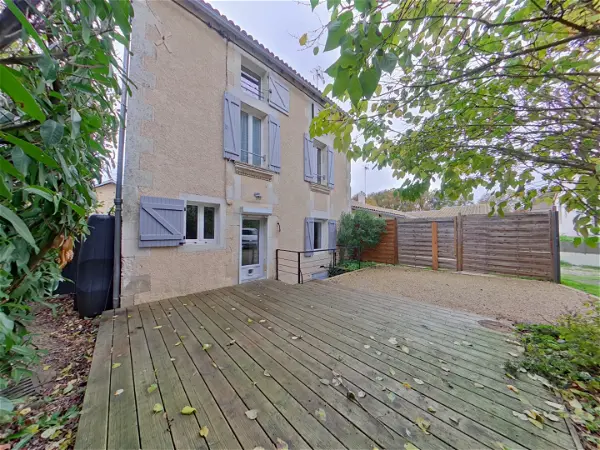 Maison à louer - FONTAINE LE COMTE, 4 pièces