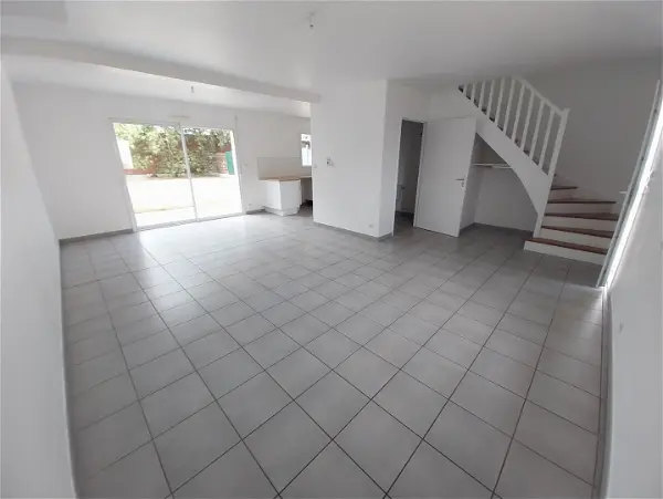 Maison à louer - SAINT LUCE SUR LOIRE, 5 pièces