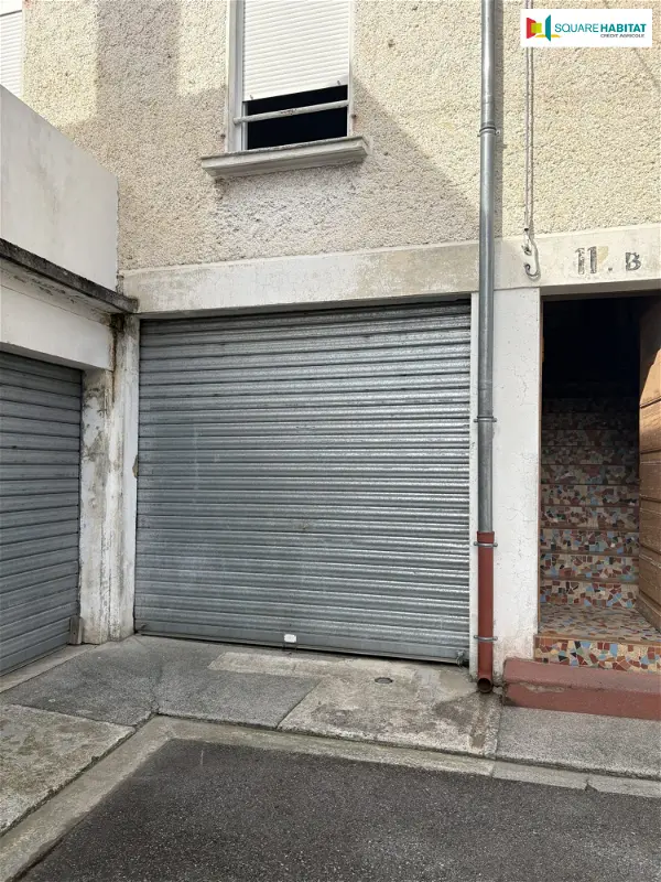 Stationnement à louer - LOURDES - 57 m²