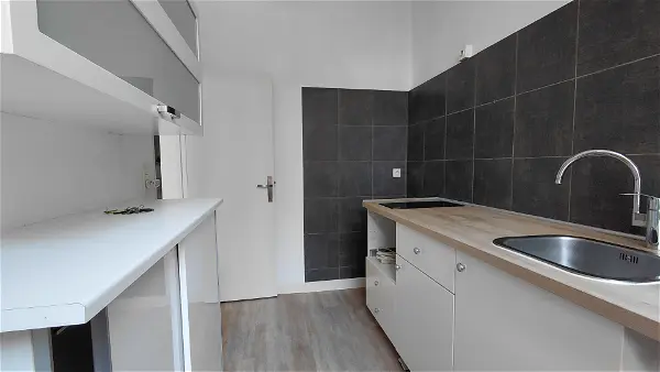 Location appartement 1 pièce - 40.73m² à Salon (13300)