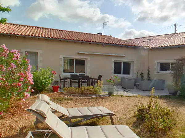 Maison à vendre - NEUVILLE DE POITOU, 6 pièces