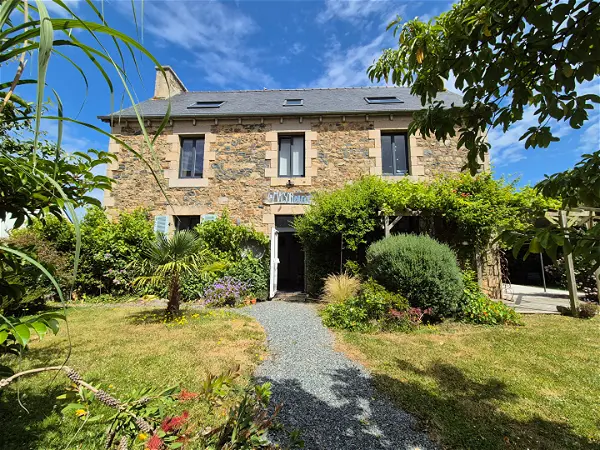 Maison à vendre - PLOUGRESCANT, 8 pièces
