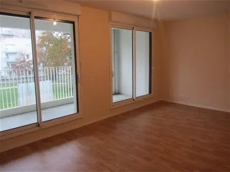 Appartement à louer - ST JACQUES DE LA LANDE, 3 pièces