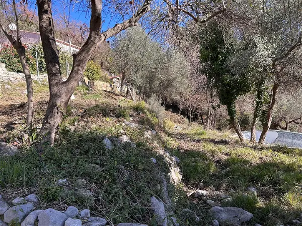 Achat terrain - 1350m² à Levens (06670)