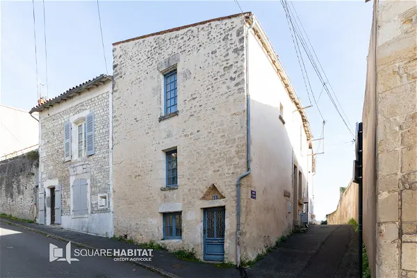 Achat maison 3 pièces - 110m² à Fontenay le comte (85200)