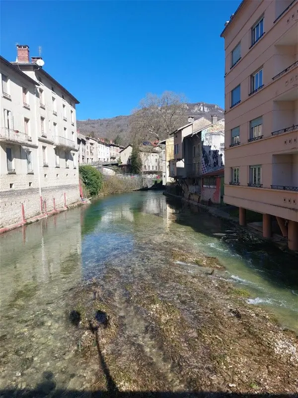 Location appartement 3 pièces - 79m² à Tenay (01230)