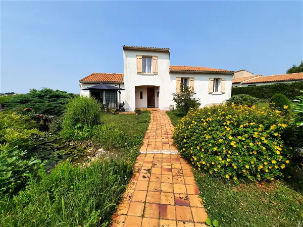 Achat maison 6 pièces - 165m² à Saintes (17100)