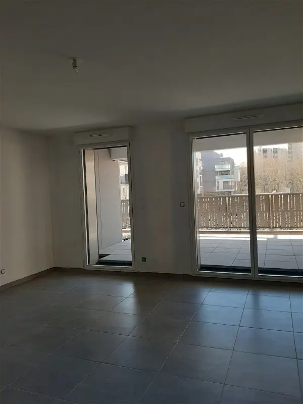 Appartement à louer - Vaulx-en-Velin, 3 pièces