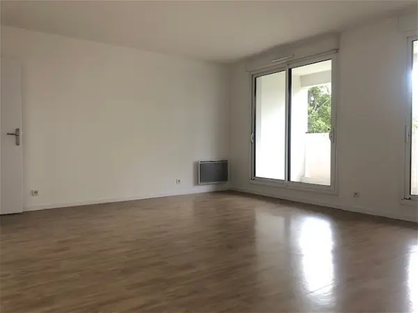 Appartement à louer - ST JACQUES DE LA LANDE, 5 pièces