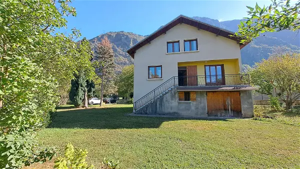 Maison à vendre - ENTRAIGUES, 8 pièces