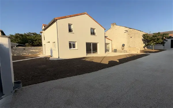 Maison à vendre - NEUVILLE DE POITOU, 6 pièces