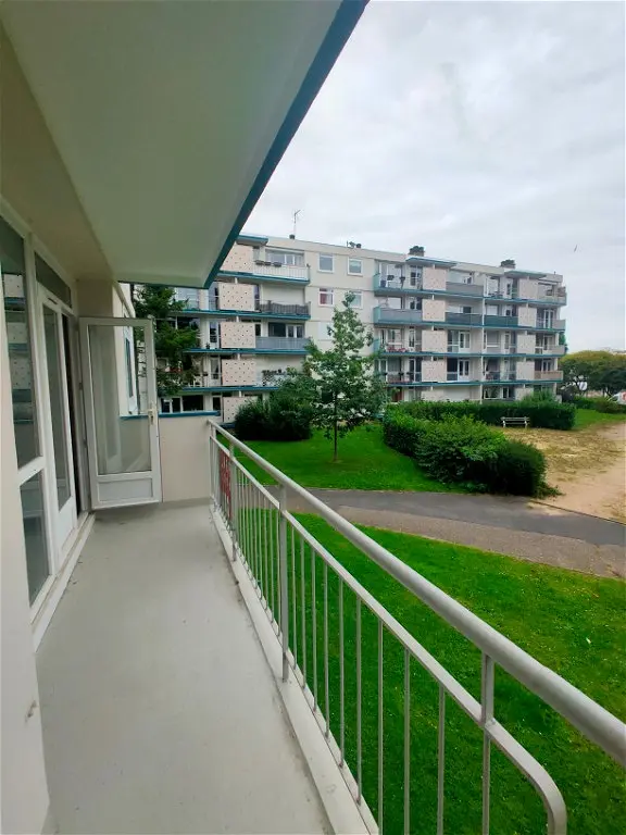 Appartement à louer - MONT-SAINT-AIGNAN, 4 pièces