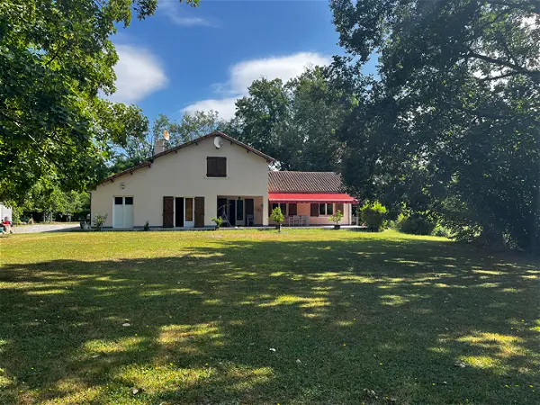 Maison à vendre - SAINT GERVAIS LES TROIS CLOCHERS, 7 pièces