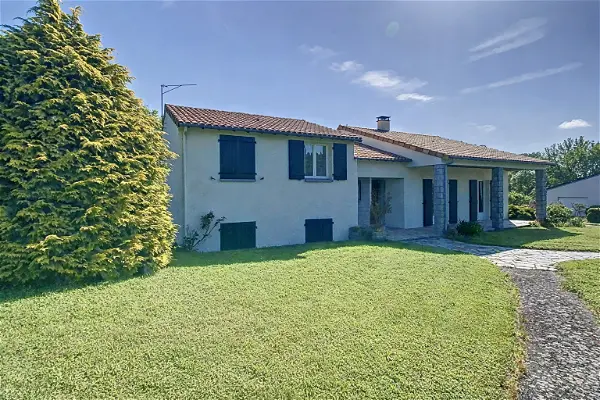 Achat maison 7 pièces - 182m² à Nueil les aubiers (79250)