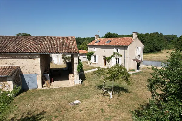 Maison à vendre - BONNES, 6 pièces