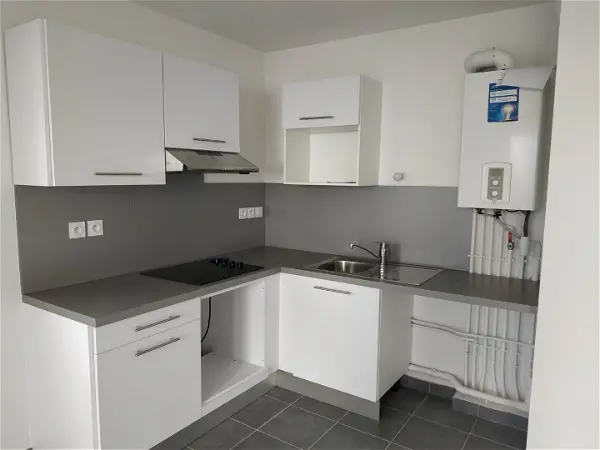 Appartement à louer - ST JACQUES DE LA LANDE, 3 pièces