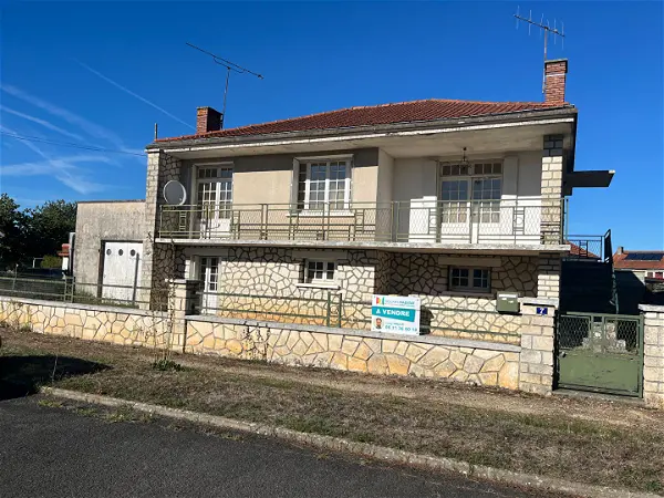Maison à vendre - LUSSAC LES CHATEAUX, 6 pièces