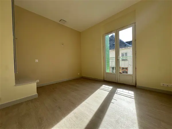 Location appartement 3 pièces - 60m² à Cour cheverny (41700)