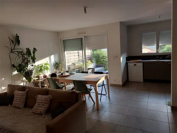 Maison à louer - PELLOUAILLES LES VIGNES, 6 pièces