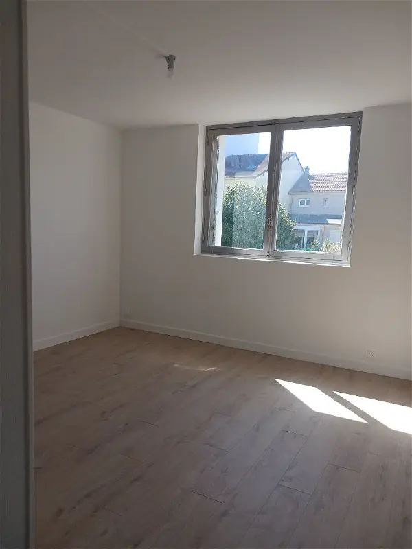 Location appartement 4 pièces - 58m² à Le mans (72000)