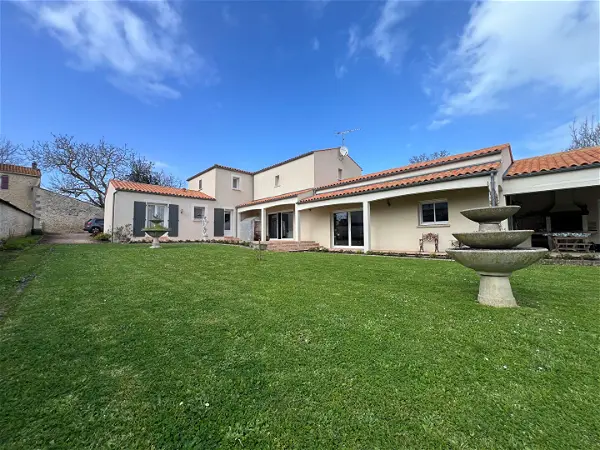 Achat maison 6 pièces - 217m² à Yves (17340)