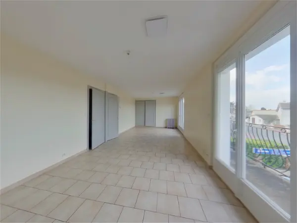 Appartement à louer - LUSSAC LES CHATEAUX, 4 pièces