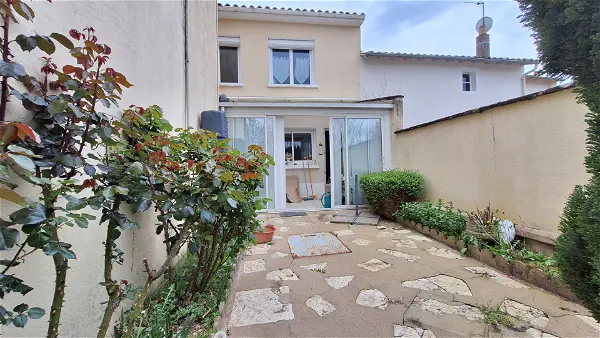 Achat maison 10 pièces - 227.93m² à Chef boutonne (79110)