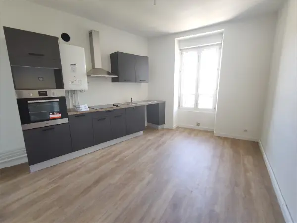 Location appartement 3 pièces - 75.74m² à Fougeres (35300)