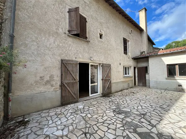 Achat maison 8 pièces - 258.6m² à Charroux (86250)