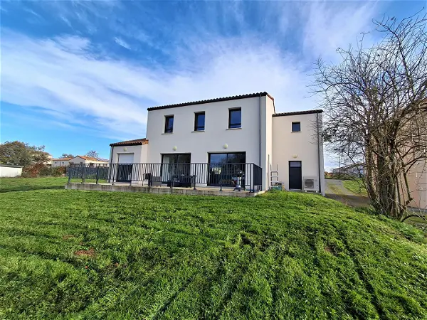 Maison à vendre - LA CHAIZE LE VICOMTE, 8 pièces