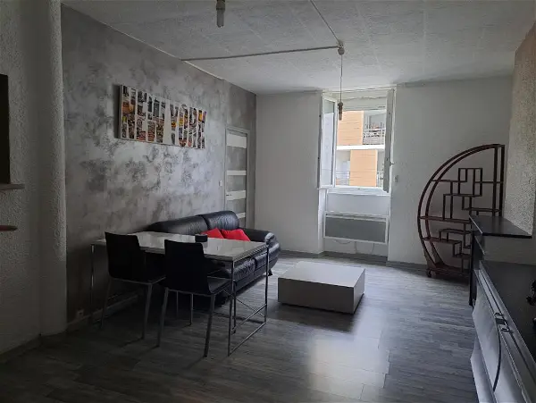 Appartement à louer - Voiron, 2 pièces
