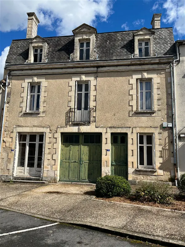 Maison à vendre - LUSSAC LES CHATEAUX, 9 pièces