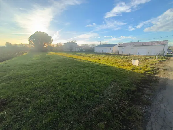 Terrain à vendre - NEUVILLE DE POITOU - 950 m²