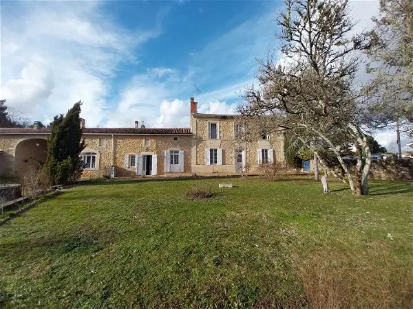 Achat maison 4 pièces - 198m² à Landiras (33720)