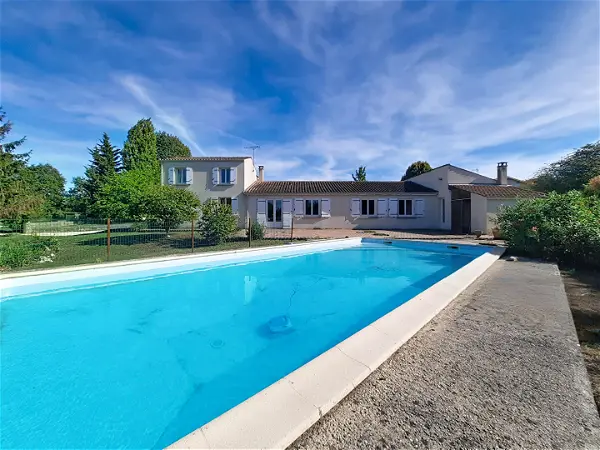 Achat maison 8 pièces - 176.7m² à Saint porchaire (17250)